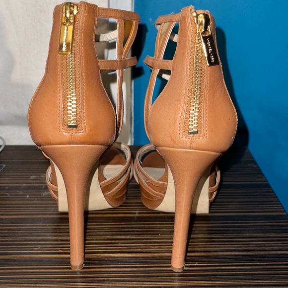 Brown Micheal Kors heels!!! - Picture 5 of 10